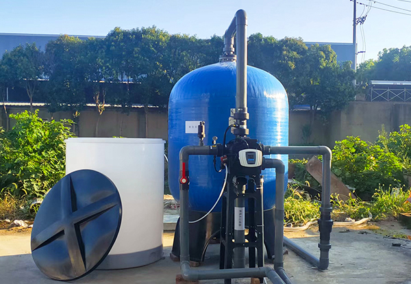 洗涤厂软水处理设备：解决布草发硬与管道结垢难题